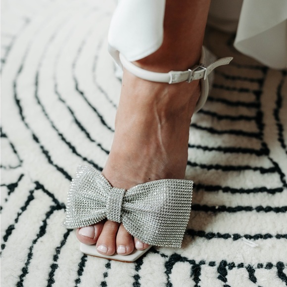 SCHUTZ MILA BOW HEELS - Picture 10 of 10